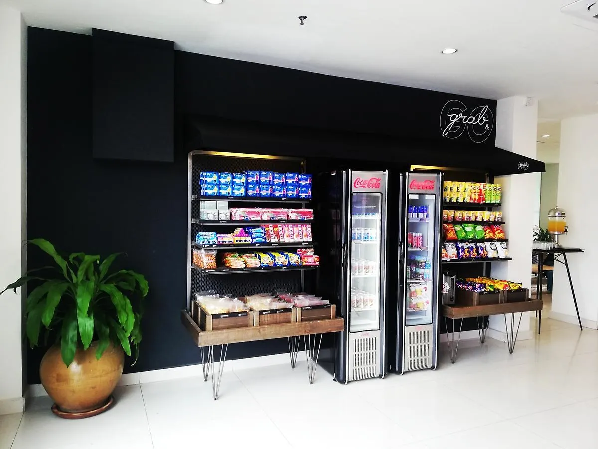 Tune Hotel Klia Aeropolis Сепанг