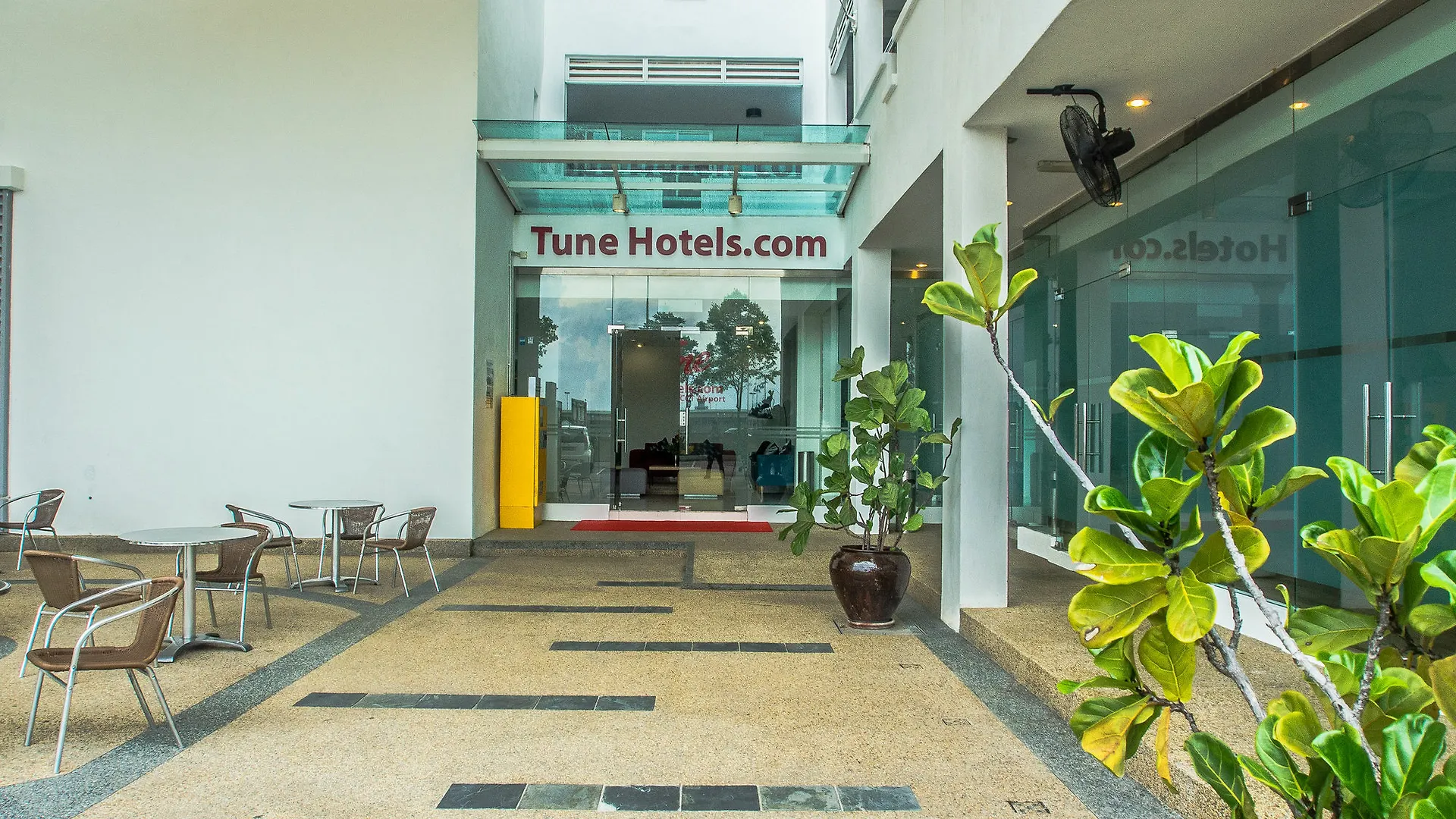 Tune Hotel Klia Aeropolis Сепанг