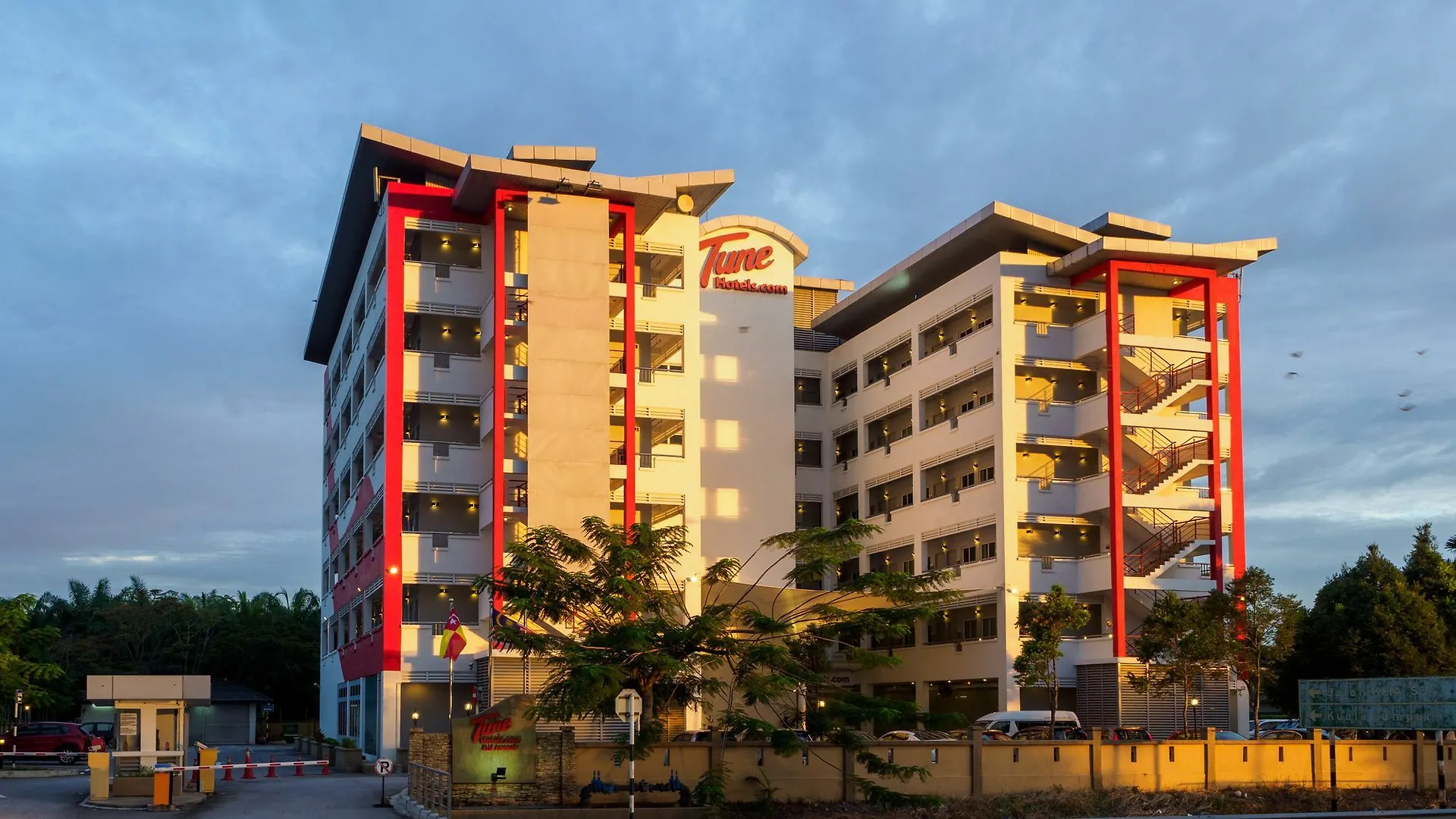 Tune Hotel Klia Aeropolis Сепанг